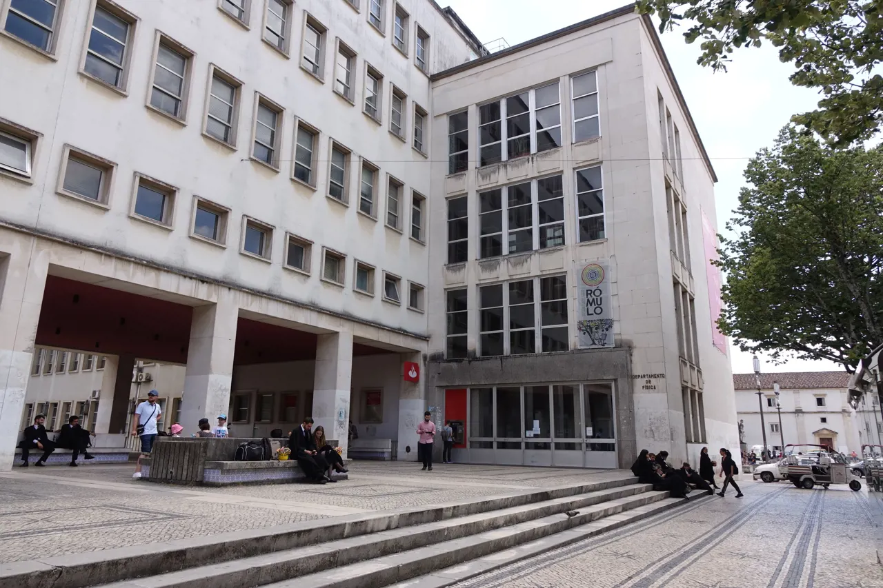 Dep. de Física e de Química da Faculdade de Ciências e Tecnologia de Coimbra