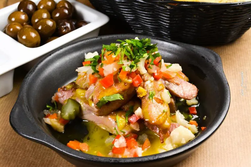 Dux Petiscos e Vinhos Restaurant