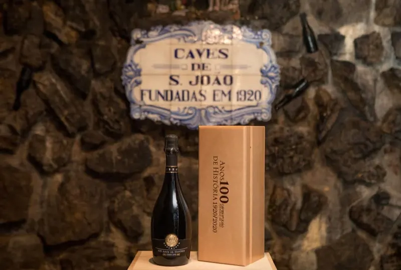 Prova de vinhos com história nas Caves São João