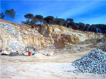Pedreira de calcário (Limestone quarry) 