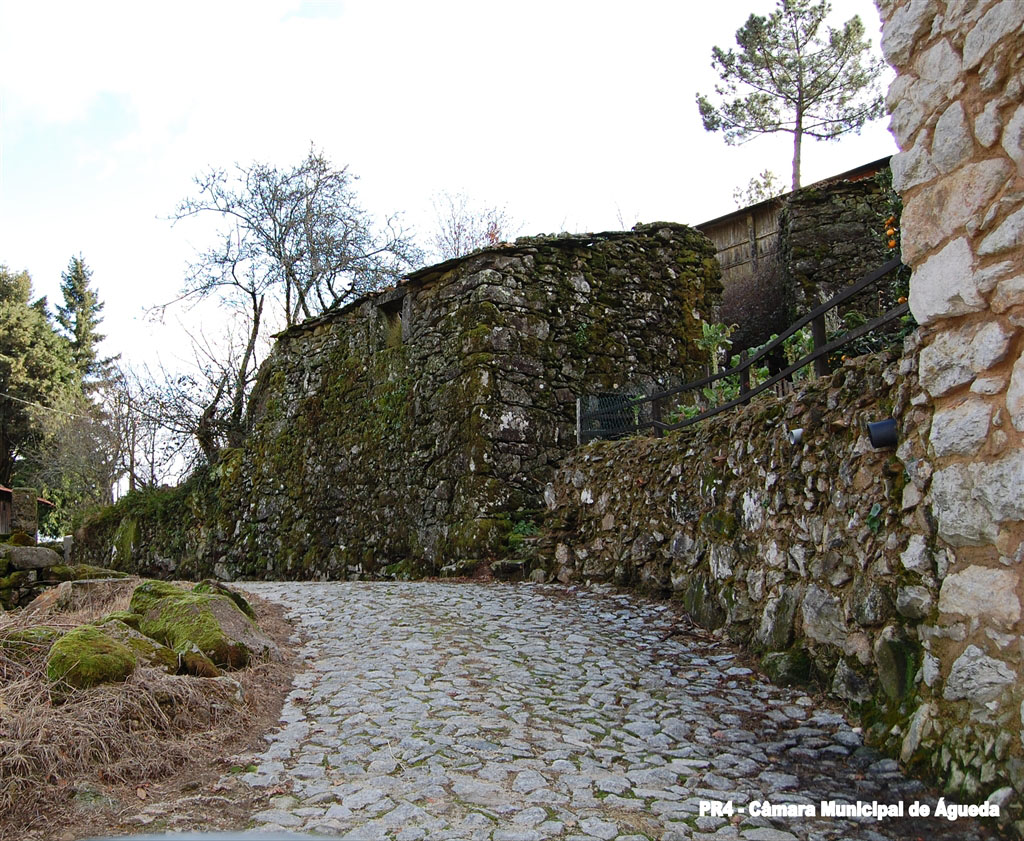 Sendero de Tierras de Granito