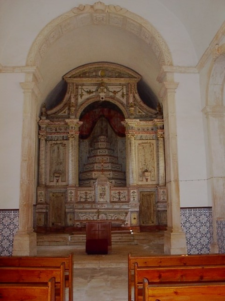 Nª Srª das Neves Chapel and Fountain